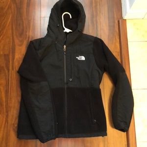 Med black north face hooded Denali jacket